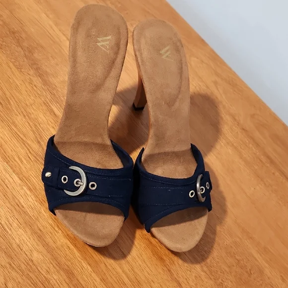 Elegant Navy Blue Heeled Sandals - Picture 4 of 5